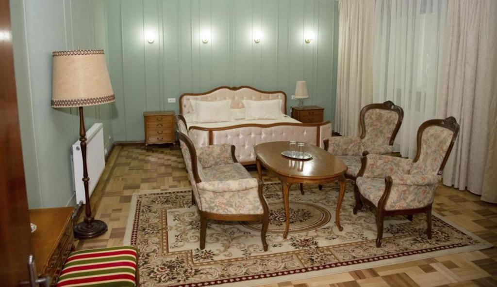 Former Ceausescu'S Vila Crizantema Baile Govora Exterior photo